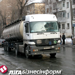 Киев начал "рекламировать" запрет въезда грузовиков