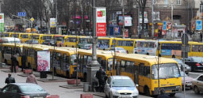 Киевляне не поддержали забастовку маршрутчиков - Фото