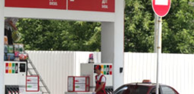 Падение цен на бензин в Украине замедлилось - Фото