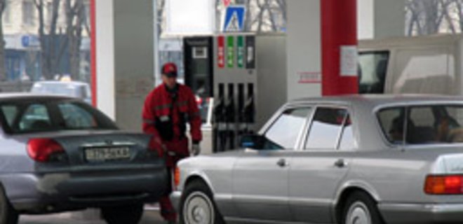 В Киеве дорожает бензин - Фото
