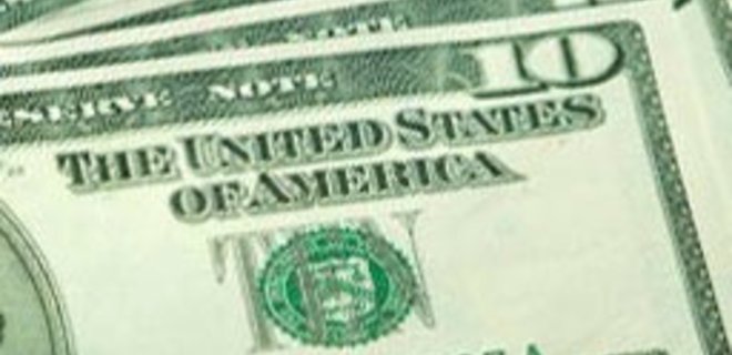 НБУ продолжает опускать доллар - Фото