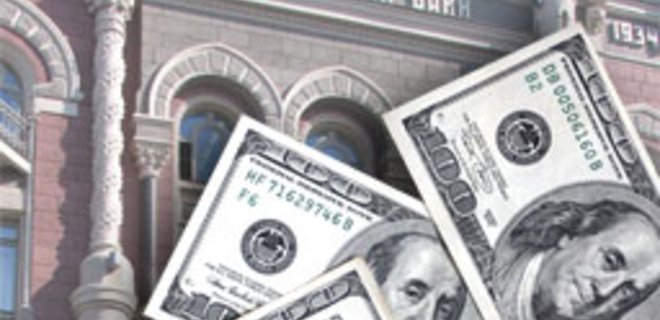 НБУ увеличил объемы покупки валюты на межбанке - Фото