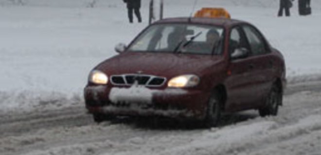 Снег заставил таксистов повысить тарифы - Фото