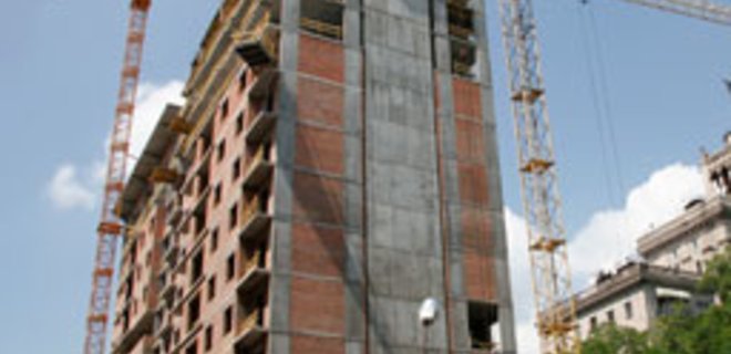 Объемы выполненных строительных работ меньше, чем в кризисный 2009г. - Фото