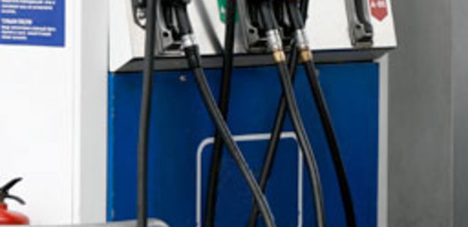 Владельца АЗС оштрафовали за прекращение продажи топлива за наличные - Фото