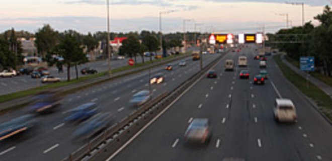 Янукович обещает увеличить строительство автодорог - Фото