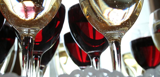 Бизнес просит Кабмин поддержать отмену акциза на некрепкие вина - Фото