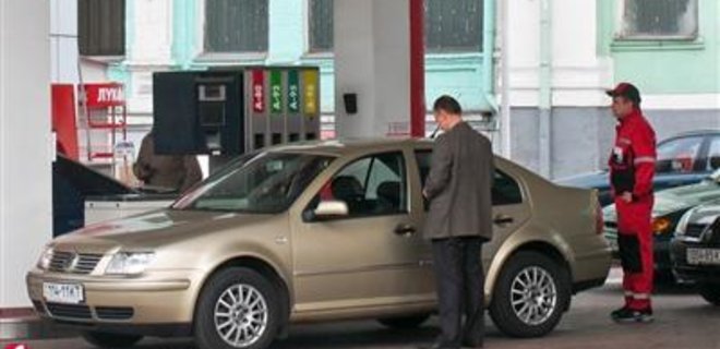 Расследование импорта сдерживает цены на бензин - Фото