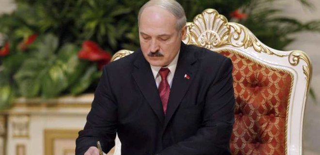 Лукашенко советует белорусам пересесть на электрокары - Фото