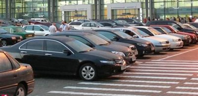 Продажи автомобилей в США достигли 8-месячного максимума - Фото