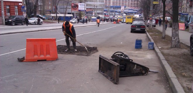Прокуратура и налоговая проводят обыски в Киевавтодоре - Фото