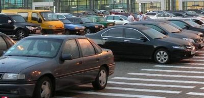 Москвичи смогут искать парковочные места через сайт - Фото