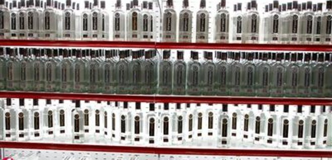 Цены на водку предлагают поднять на четверть - Фото