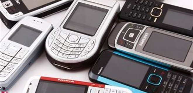 За год в Украину завезли почти 9 млн. мобильных телефонов - Фото