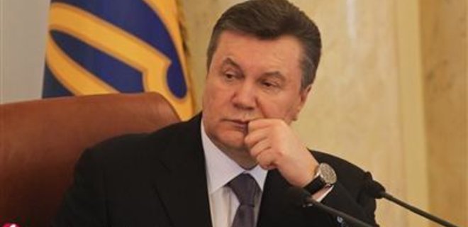 Янукович запретил рекламу табака - Фото