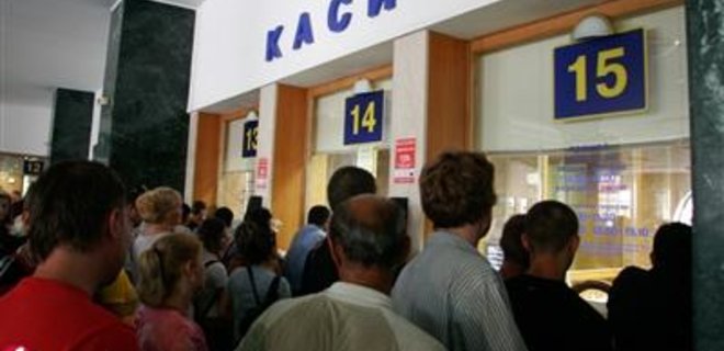 На киевском вокзале установили автомат по печати ж/д билетов - Фото