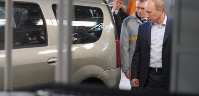 Путин запустил в производство Lada Largus  - Фото