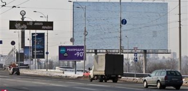 В центре Киева демонтировали 146 рекламных носителей - Фото