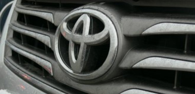 Toyota сократила прибыль на 30% - Фото