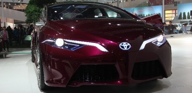 Toyota наращивает прибыль в попытке обогнать GM - Фото