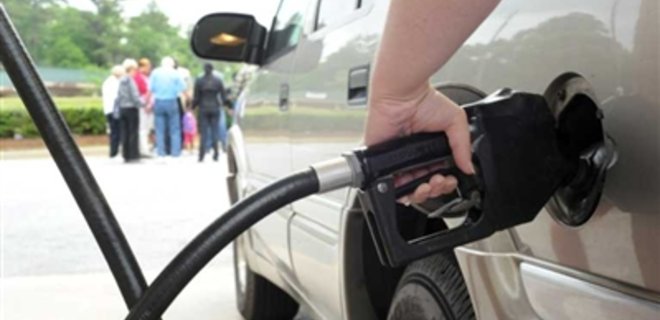 Заправки сдаются. Цены на бензин в июне снизятся на 50 копеек - Фото