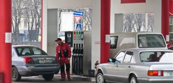 АЗС сократили продажи бензина - Фото