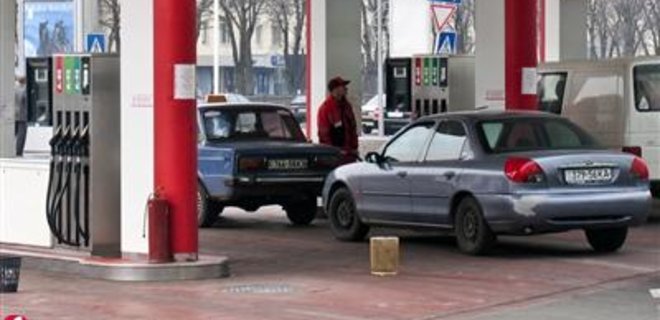 Переход на новые стандарты качества бензина предлагают отложить - Фото