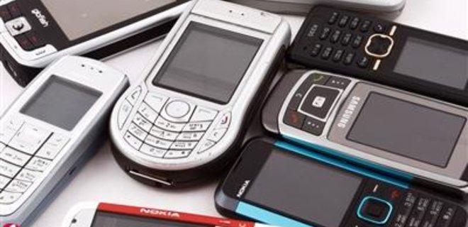 Продажи мобильных телефонов в мире снизились на 2,3% - Фото