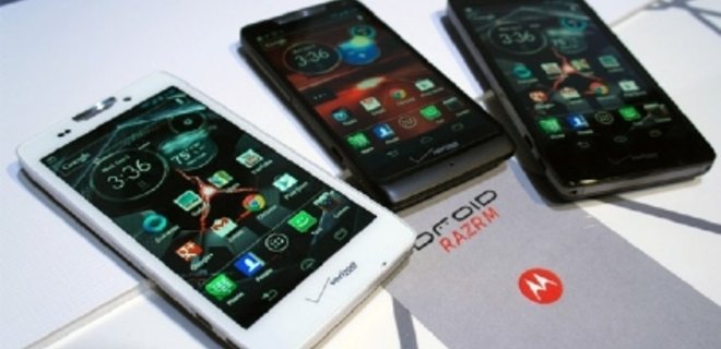 Motorola показала 3 новых смартфона Razr - Фото