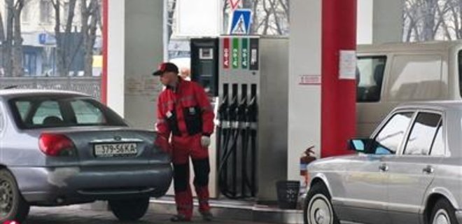 Продажи бензина в Украине снизились на 4%  - Фото