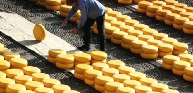 Снова сыр. Россия вводит новые торговые ограничения - Фото
