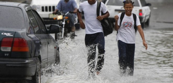 Ураган Сэнди обсуждают в Facebook меньше, чем футбол - Фото