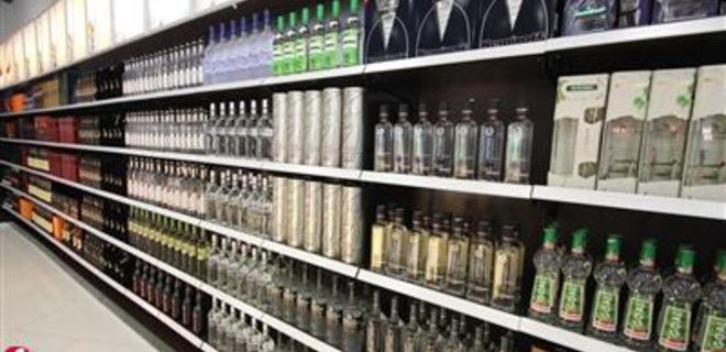 Присяжнюк: Кабмин повысил минимальные цены на водку - Фото