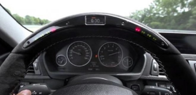 BMW создал руль с мобильным дисплеем - Фото