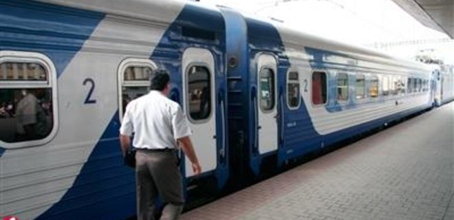 Более 60% украинцев путешествуют на поездах - Фото