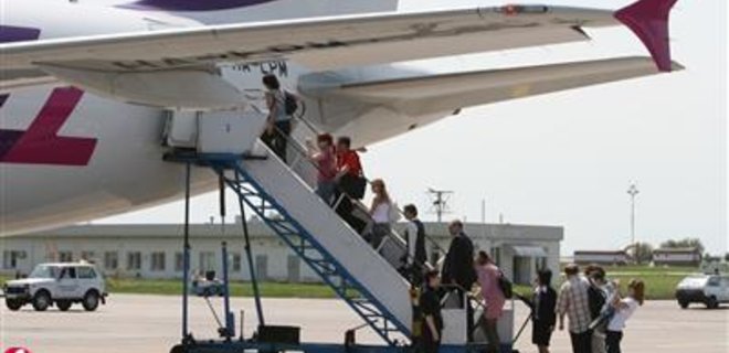 Визз Эйр предложил пассажирам АэроСвита льготные тарифы - Фото