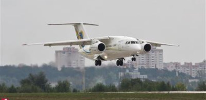 АэроСвит оставил только два рейса по Украине - Фото