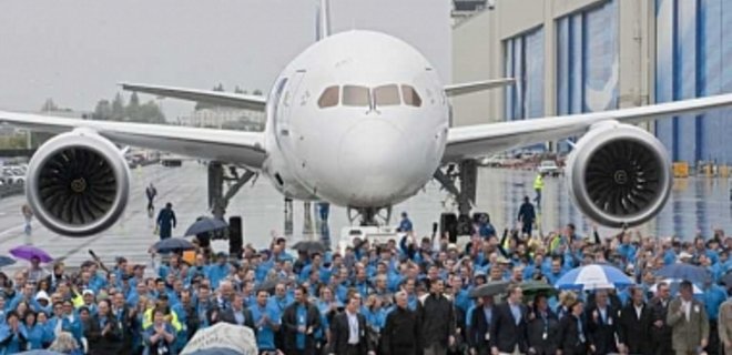 Полеты Boeing Dreamliner в Европе запретили - Фото