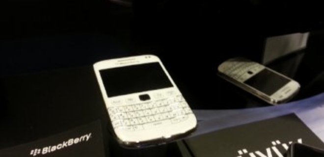 Сегодня RIM презентует два новых смартфона BlackBerry - Фото