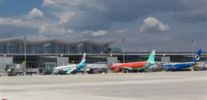 Борисполь переведет рейсы МАУ в терминал D - Фото