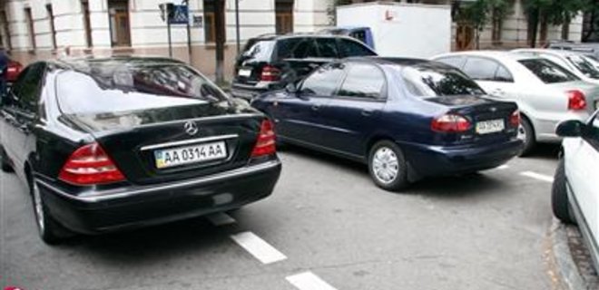 Украинцы чаще всего закладывают автомобили - Фото