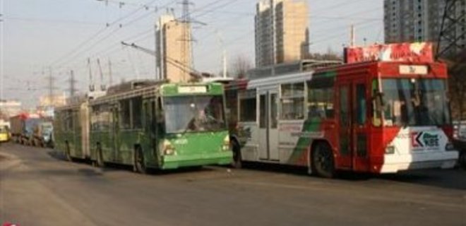 В Киеве маршрутки заменяют автобусами и троллейбусами - Фото