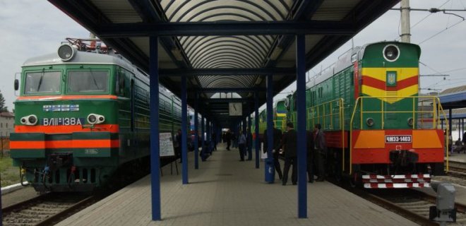 Укрзалізниця запустила дополнительные поезда на Троицу - Фото