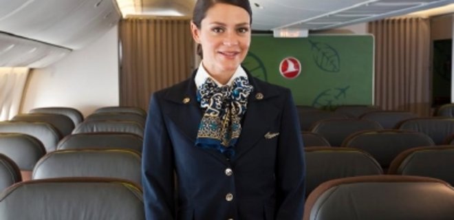 Турецкие авиалинии запретили яркую помаду у стюардесс - Фото