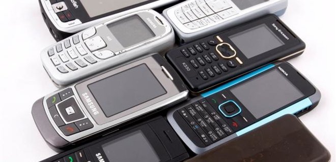 Названы цены на самые популярные мобильные телефоны прошлого - Фото