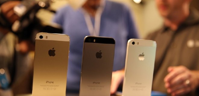 Apple  продал рекордное число смартфонов за выходные - Фото