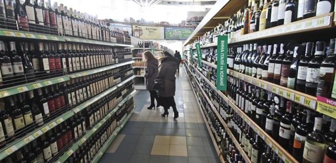 В Украине могут ужесточить продажу алкоголя и сигарет - Фото