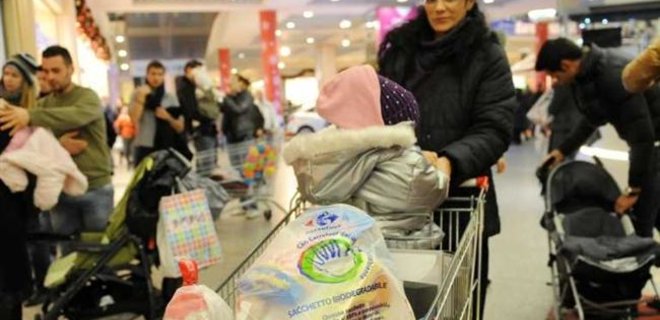 Киевляне тратят на товары и услуги до 80% доходов, - исследование - Фото