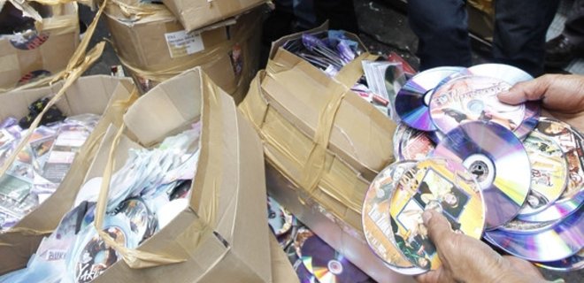 Под Киевом раскрыли крупное производство пиратских дисков - Фото