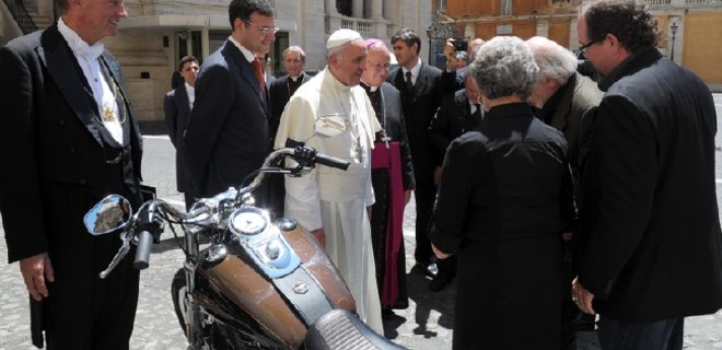 С аукциона продадут Harley-Davidson Папы Римского - Фото